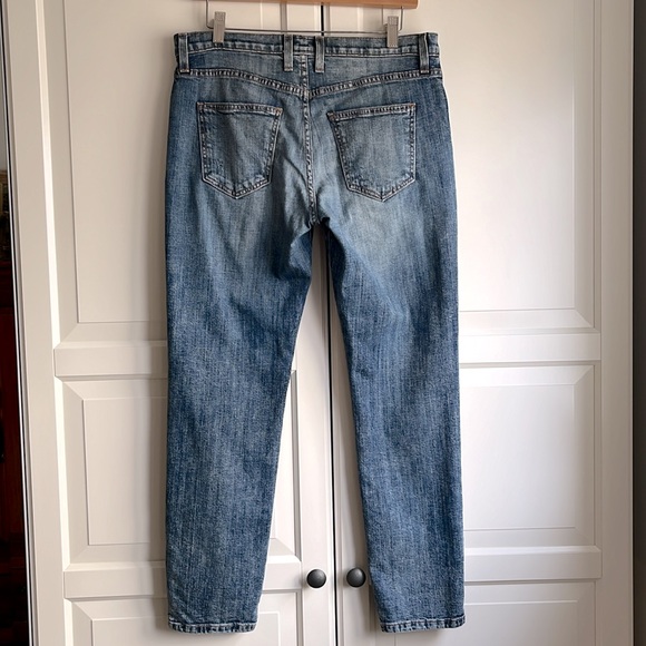 Current Elliot (exclusive for Nordstroms) Boyfriend distressed jeans. Fit 28-29 - Picture 2 of 11